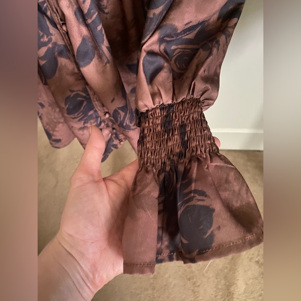 Pretty Little Thing brown cinched waist floral digital rose dress button down - Picture 6 of 17